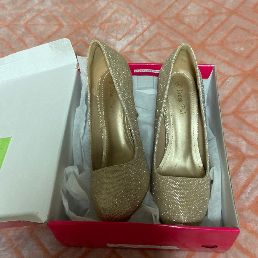 Calzado para dama tacón nuevos sin uso en su caja. 8.5. USA
